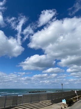 眠気覚ましに効くのはコーヒーか水か